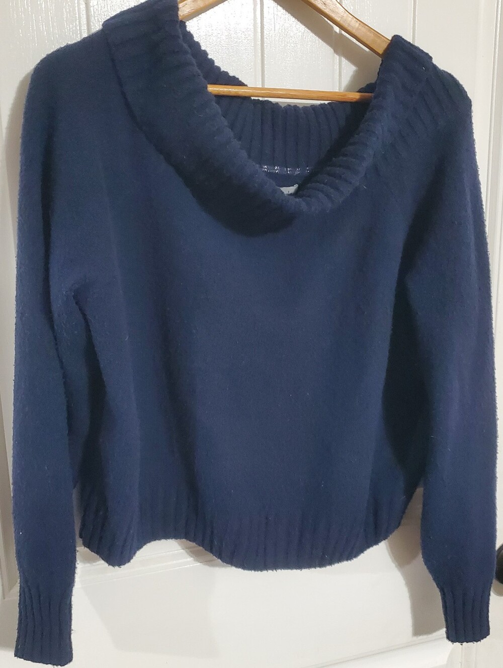🍂 Hollister Co. Slouchy Off-The-Shoulder Knit Sweater - Navy Blue Large